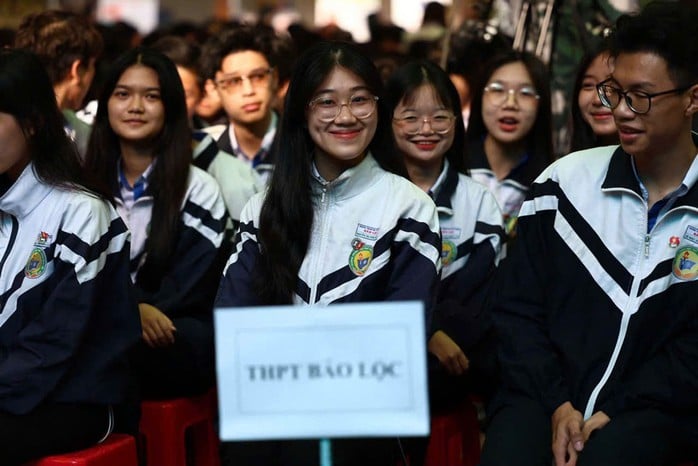 Bắt đầu chương trình "Đưa trường học đến thí sinh" giai đoạn 2- Ảnh 1.