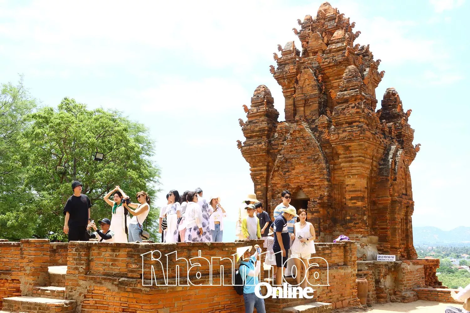 Po Klong Grai Tower is located on Trau Hill in Do Vinh Ward - one of the attractive tourist destinations.