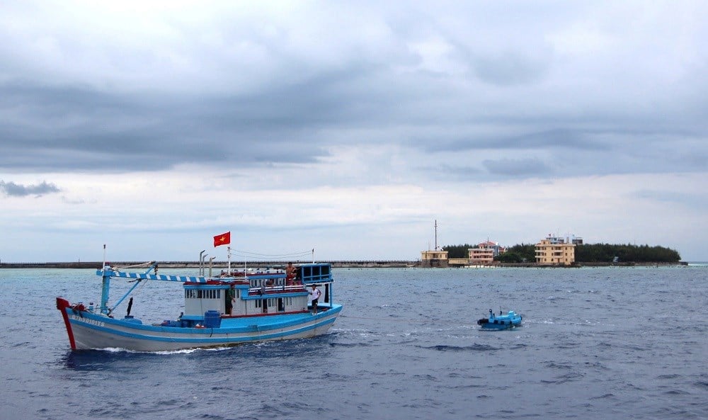 Điểm tựa giữa… trùng khơi - ảnh 1