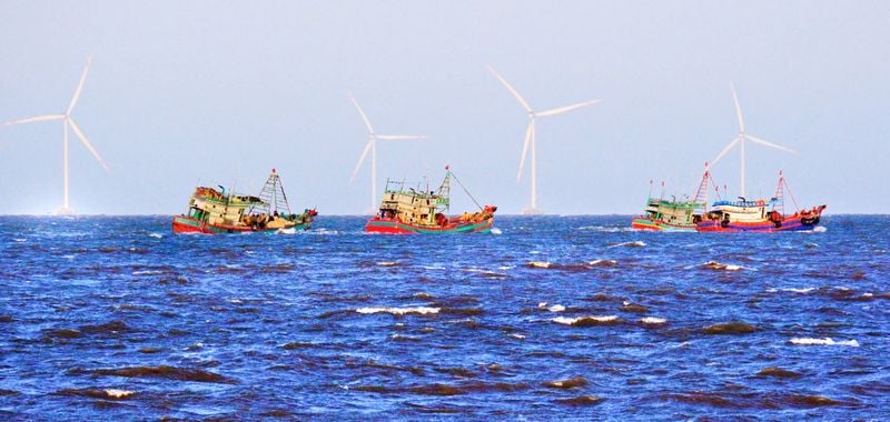 Die Provinz Vinh Long verfügt nun über eine 130 km lange Küste und eröffnet damit eine neue Vision: die Schaffung einer Küstenprovinz mit regionaler und internationaler Wettbewerbsfähigkeit, wobei die Meereswirtschaft der wichtigste Wachstumsmotor ist. Foto: TRUNG HIEU