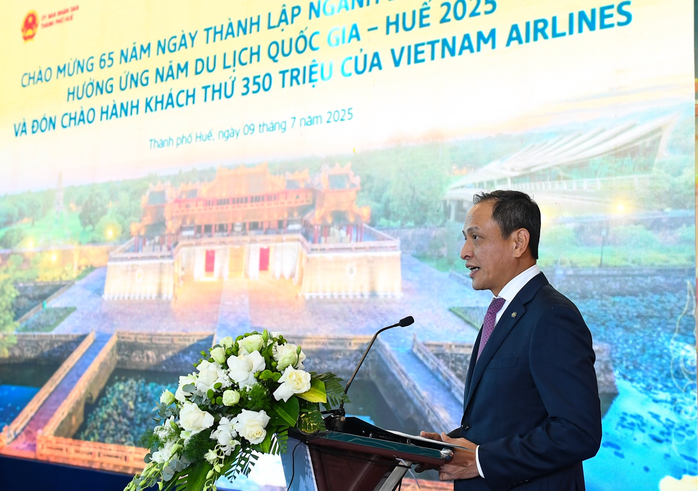 Vị khách đặc biệt thứ 350 triệu của Vietnam Airlines nhận quà "khủng"- Ảnh 7.