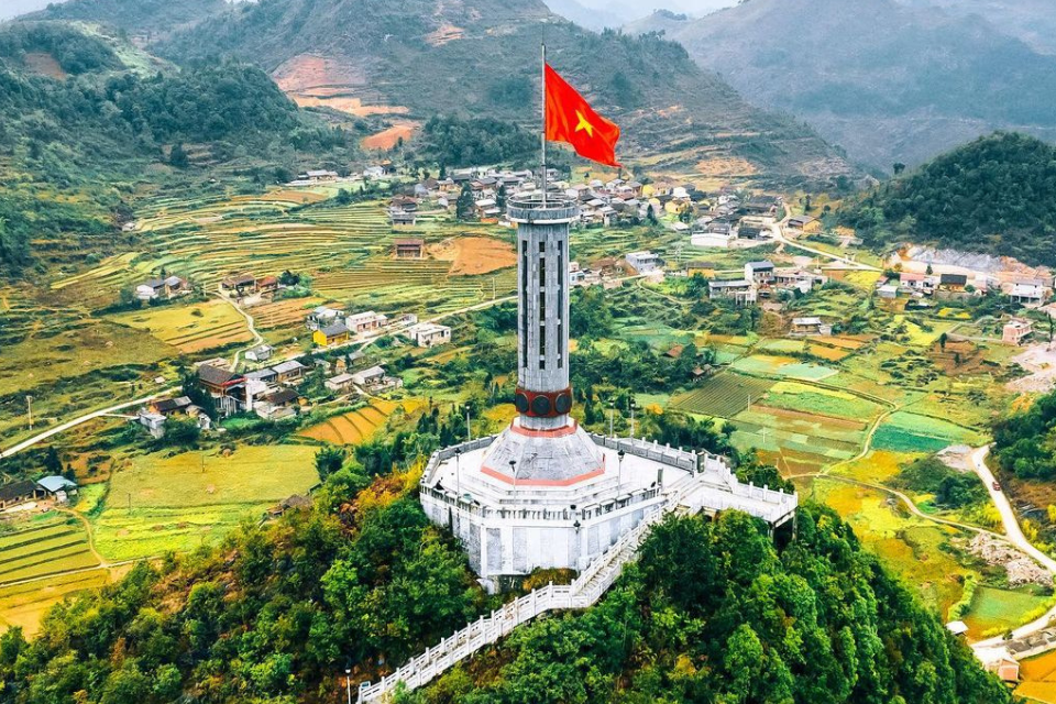 Las 5 experiencias de viaje más impresionantes en el asta de la bandera de Lung Cu: explora el monumento sagrado de la Patria