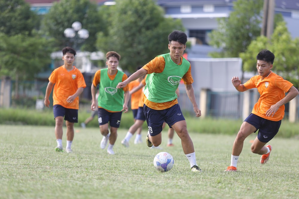 Hong Linh Ha Tinh "unveils" 9 rough gems: New expectations for V.League
