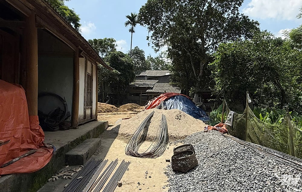 Tranh thủ thời tiết nắng ráo, nhiều hộ chuẩn bị khởi công làm nhà.