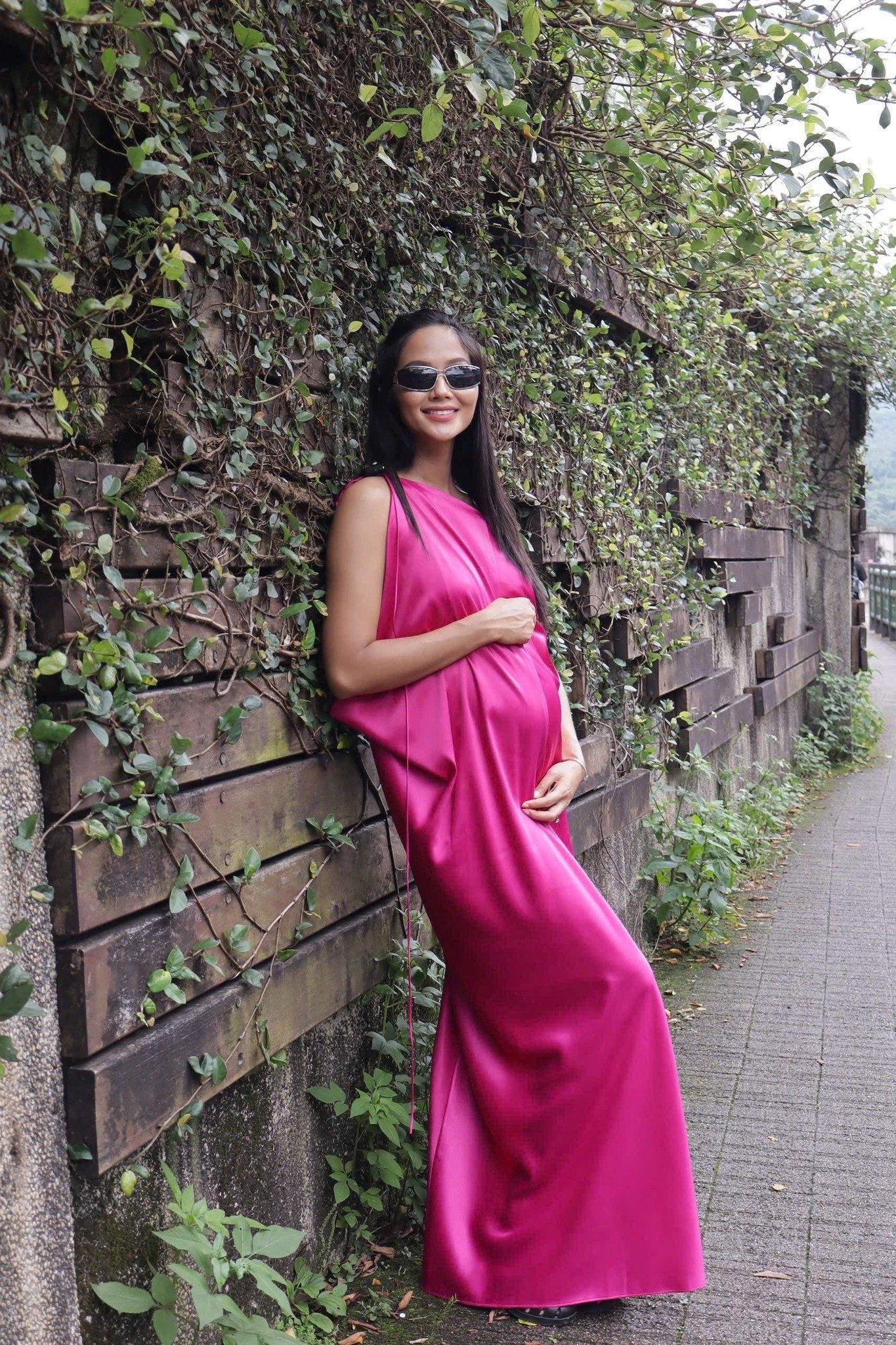 H’Hen Niê và Tuyết Lan: Cuộc đọ sắc mẹ bầu sành điệu nhất showbiz - 4