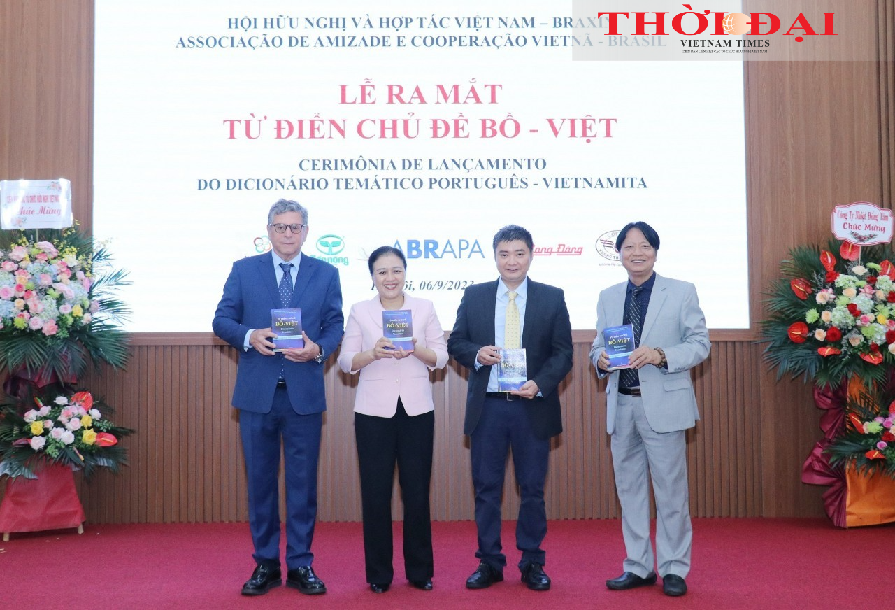 Lễ ra mắt Từ điển chủ đề Bồ - Việt do Hội hữu nghị và hợp tác Việt Nam - Brazil chủ trì xây dựng. (Ảnh: Thu Hà)