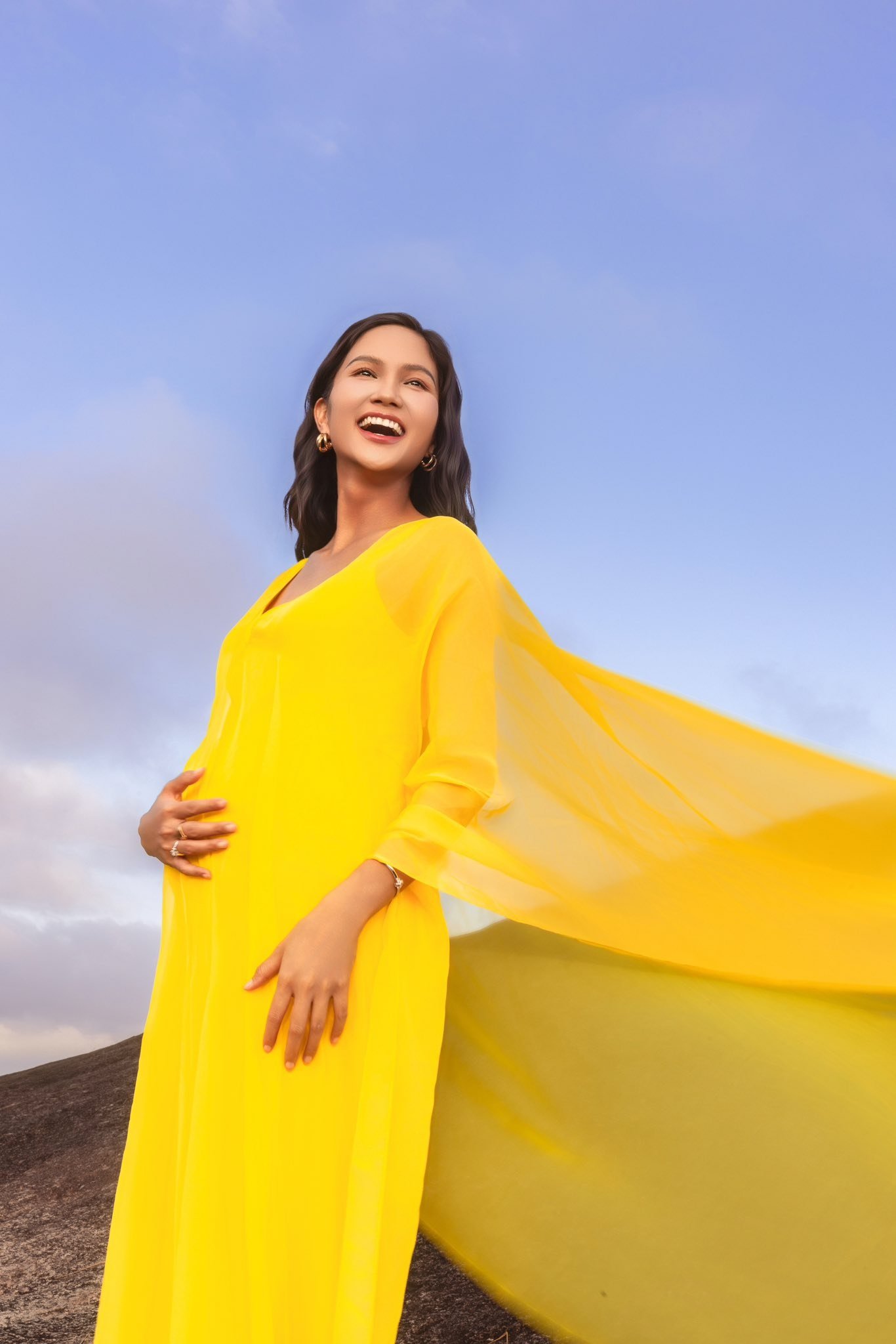 H’Hen Niê và Tuyết Lan: Cuộc đọ sắc mẹ bầu sành điệu nhất showbiz - 16