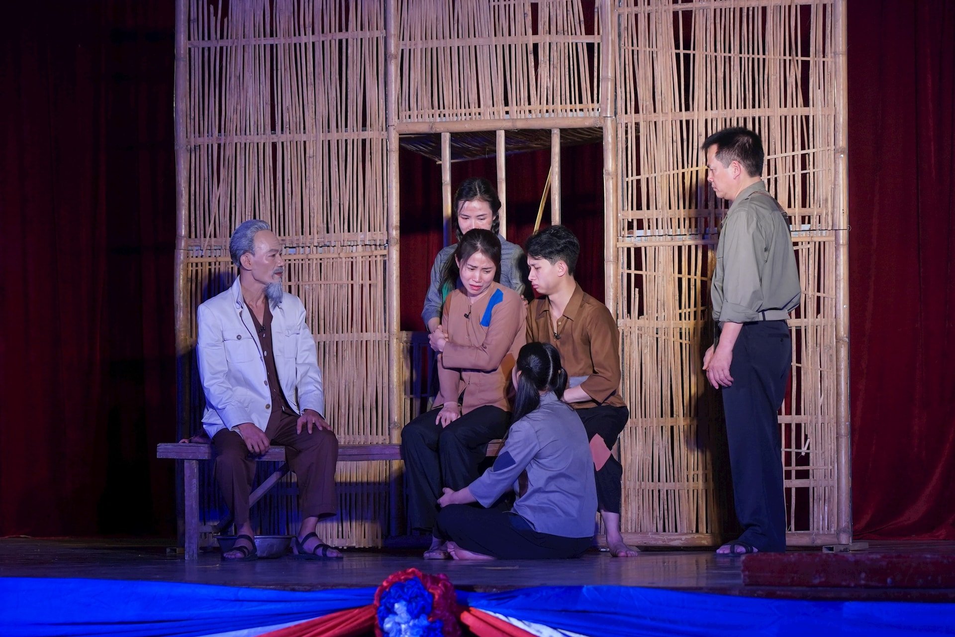 canh-trong-chuong-trinh-bac-ho-mot-tinh-yeu-bao-la.jpg