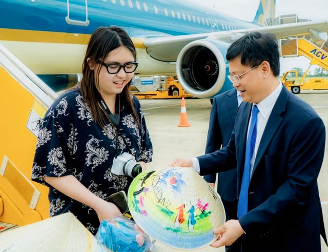 Khoảnh khắc Vietnam Airlines đón hành khách thứ 350 triệu- Ảnh 3.