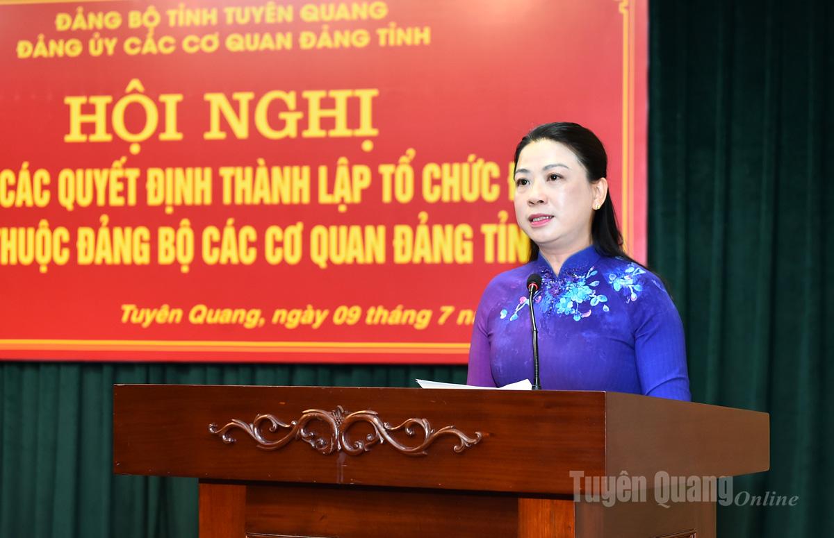សមមិត្ត Le Thi Kim Dung អនុលេខាអចិន្ត្រៃយ៍គណៈកម្មាធិការបក្សខេត្ត លេខាគណៈកម្មាធិការបក្សនៃបណ្តាស្ថាប័នបក្សខេត្តបានថ្លែងក្នុងសន្និសីទ។