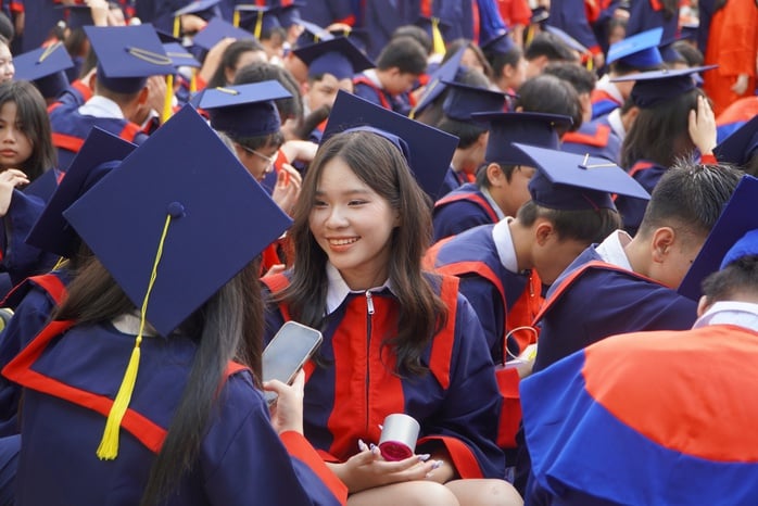 Giám đốc Sở GD-ĐT TP HCM chỉ đạo một loạt vấn đề nóng sau hợp nhất - Ảnh 1.