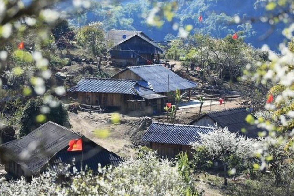 Journey to 5 impressive Moc Chau villages - Discovering peaceful places and unique culture