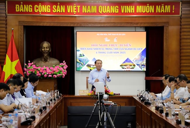 Bộ trưởng Nguyễn Văn Hùng: Sớm &quot;Vẽ lại bản đồ du lịch Việt Nam&quot;, đưa du lịch trở thành ngành kinh tế truyền cảm hứng - Ảnh 1.