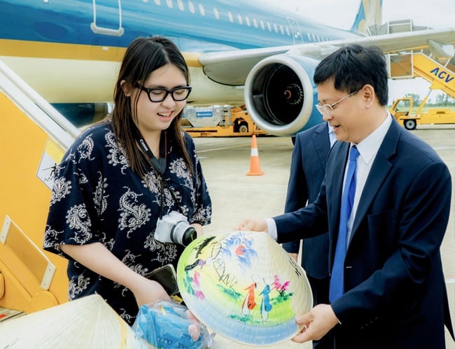 Vietnam Airlines đón hành khách thứ 350 triệu - Ảnh 2.