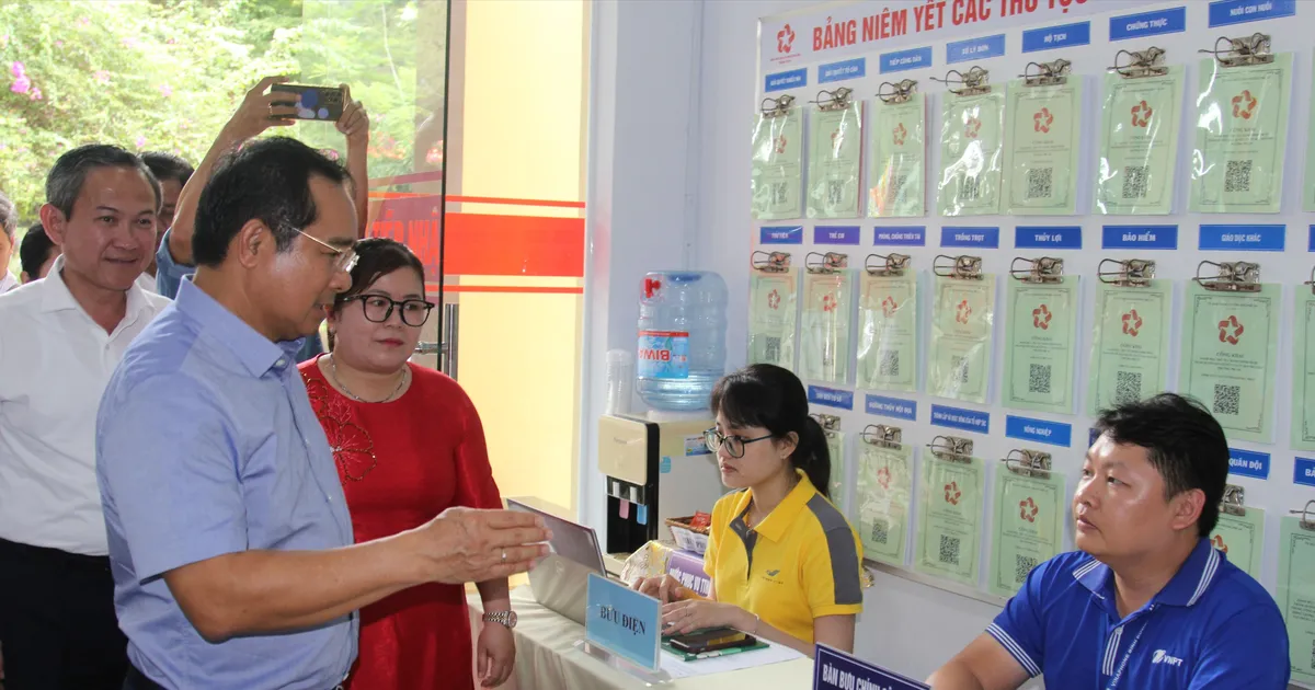 Chủ tịch UBND TPHCM Nguyễn Văn Được kiểm tra hoạt động Trung tâm Phục vụ hành chính công phường Phú An