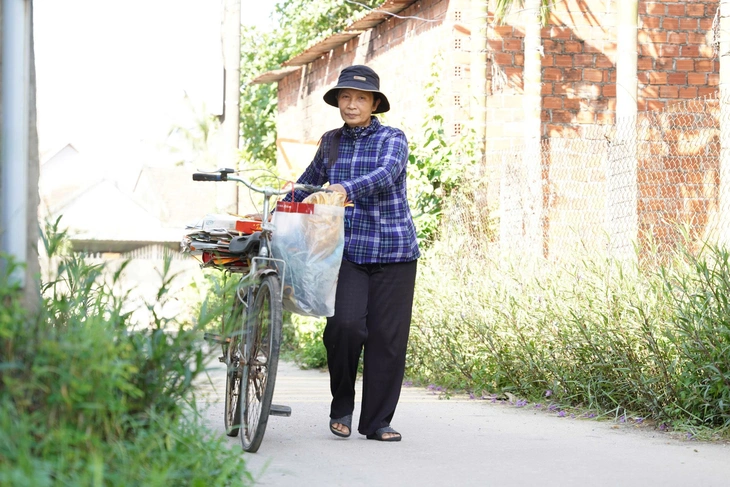 Thủ khoa lớp 10 ở Quảng Ngãi sống cùng người mẹ mua ve chai trong căn nhà rộng 20m² - Ảnh 5.