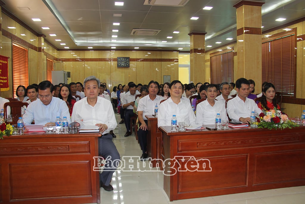 Các đại biểu dự hội nghị