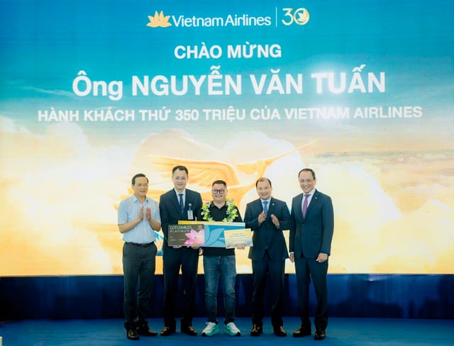Khoảnh khắc Vietnam Airlines đón hành khách thứ 350 triệu- Ảnh 4.