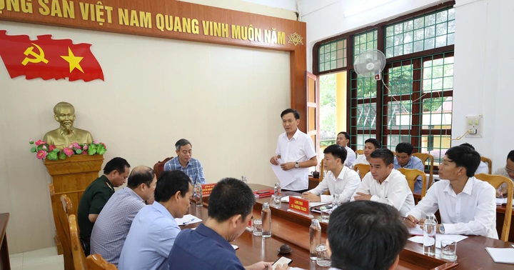 Chủ tịch HĐND tỉnh Quảng Trị Nguyễn Đăng Quang làm việc với xã Thượng Trạch