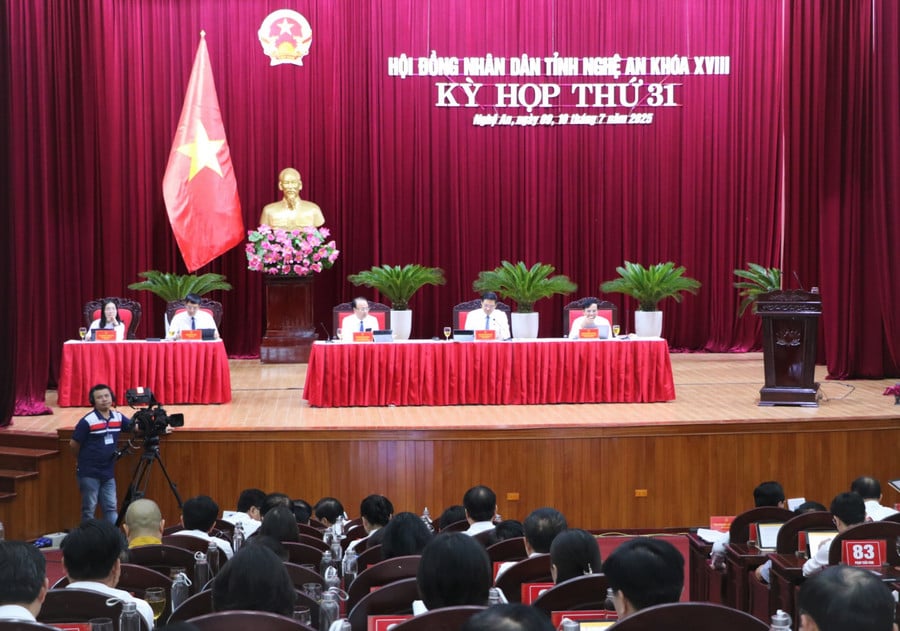 Kỳ họp thứ 31, Hội đồng nhân dân tỉnh Nghệ An khóa XVIII. Ảnh: Hồ Lài
