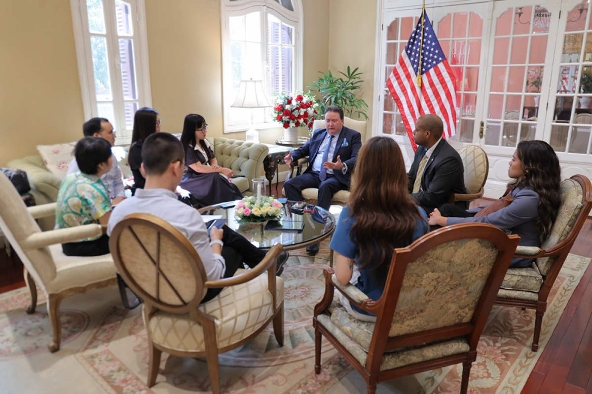 US Ambassador Marc Knapper: New steps by the Government to promote Vietnam's investment environment