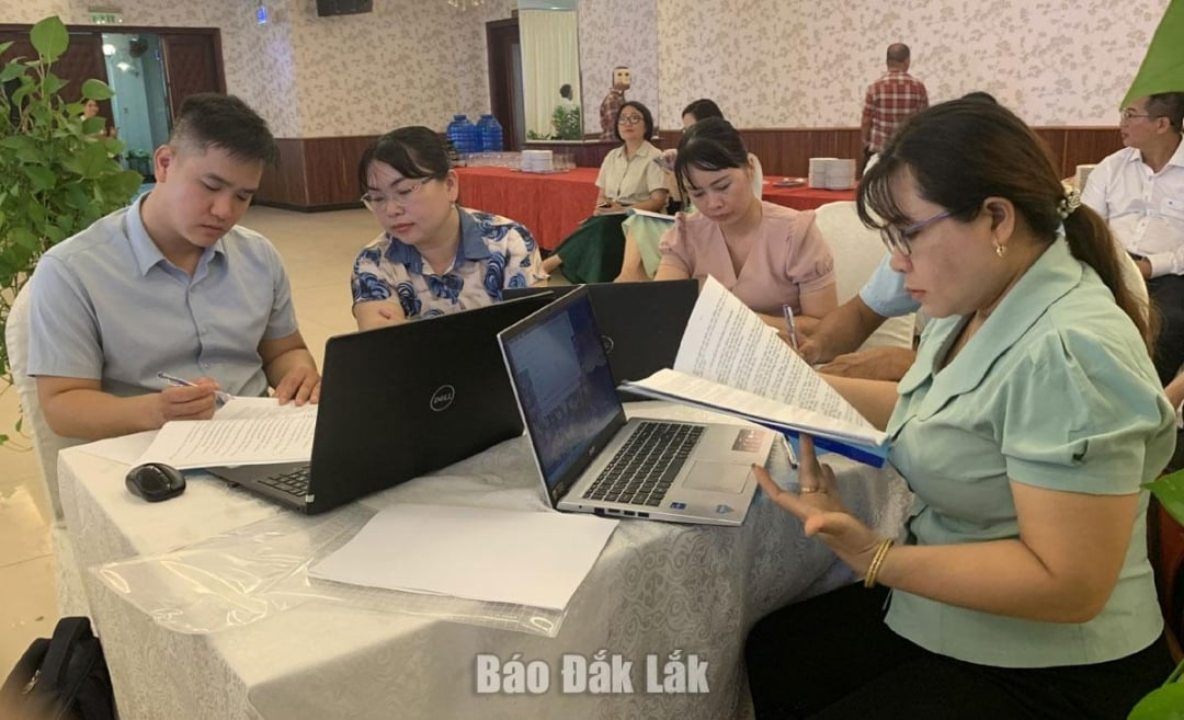 Học viên tham gia lớp bồi dưỡng về thực hiện chính sách trợ cấp xã hội.