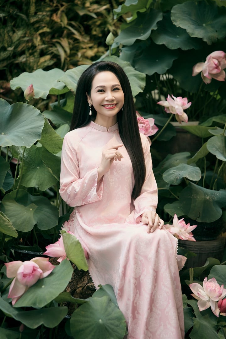 Hoa hậu Ngọc Hân rạng rỡ ở tháng thứ 7 thai kỳ, nhan sắc mẹ bầu gây sốt - Ảnh 8.