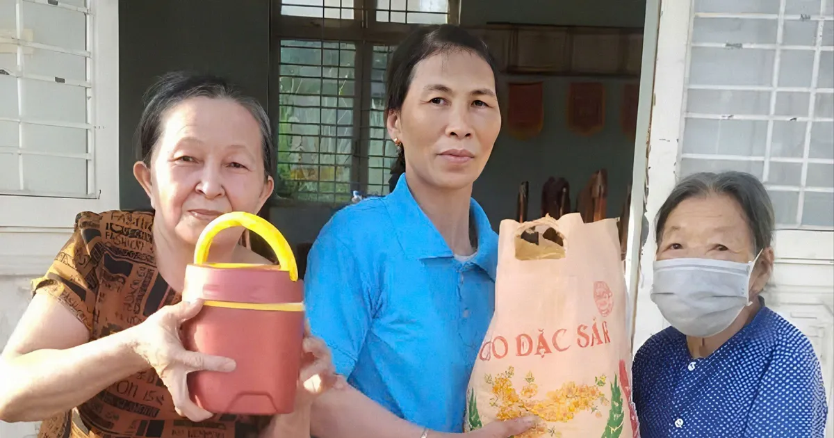 Người phụ nữ khuyết tật hết lòng vì người nghèo