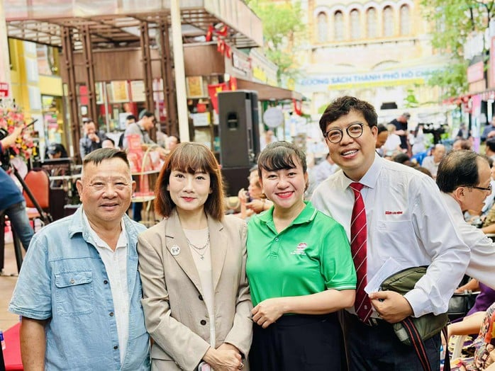 NSND Trọng Phúc, Thanh Hằng xúc động nói về công trình sách "Sân khấu cải lương" - Ảnh 11.