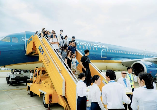 Vietnam Airlines đón hành khách thứ 350 triệu - Ảnh 1.