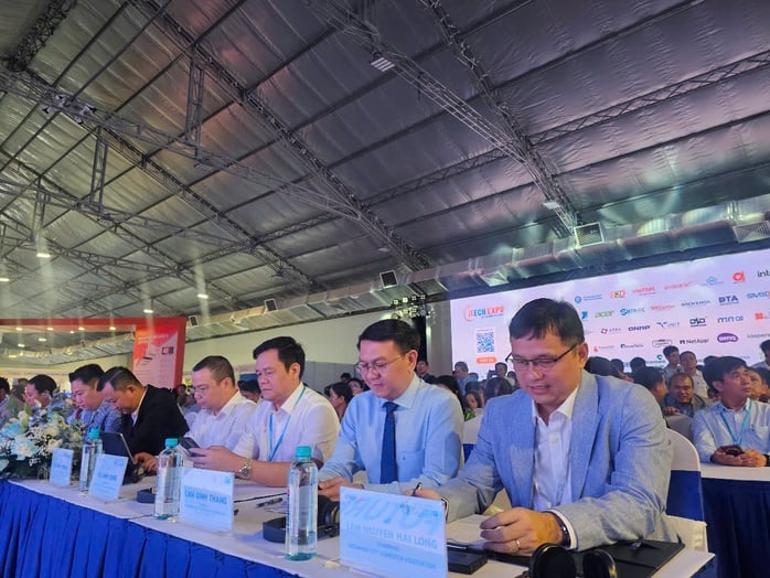 Cận cảnh rô bốt hình người tại iTECH EXPO 2025 - Ảnh 2.