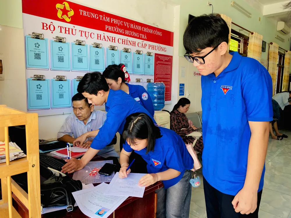 9-7-thanh-nien-da-nang-gop-suc-van-hanh-chinh-quyen-dia-phuong-2.jpg