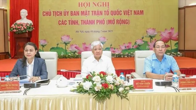 ថ្នាក់ដឹកនាំគណៈកម្មាធិការមជ្ឈិមរណសិរ្សមាតុភូមិវៀតណាមបានធ្វើជាប្រធានសន្និសីទ