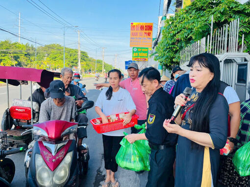 Tập đoàn An Nông trao hơn 200 phần quà cho người dân có hoàn cảnh khó khăn