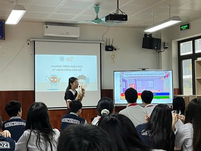 Bộ GD-ĐT: Ba hình thức triển khai khung năng lực số cho học sinh phổ thông  - Ảnh 2.