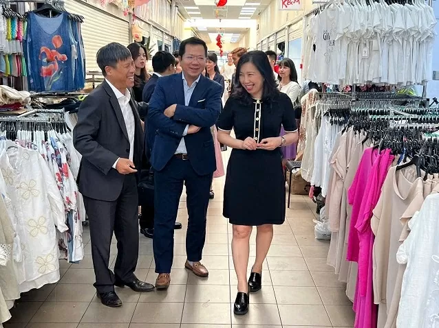 Thứ trưởng Bộ Ngoại giao Lê Thị Thu Hằng thăm cộng đồng người Việt tại Ba Lan