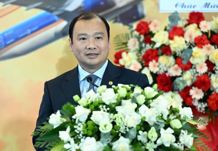 Vị khách đặc biệt thứ 350 triệu của Vietnam Airlines nhận quà "khủng"- Ảnh 6.