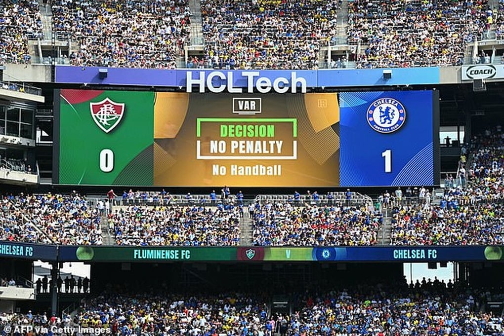 Trọng tài bẻ còi từ chối phạt đền gây phẫn nộ trong chiến thắng của Chelsea - 3