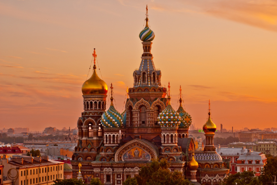 គោលដៅទេសចរណ៍កំពូលទាំង 5 នៅ Saint Petersburg៖ ស្វែងយល់ពីភាពស្រស់ស្អាតនៃរដ្ឋធានីបុរាណរបស់រុស្ស៊ី