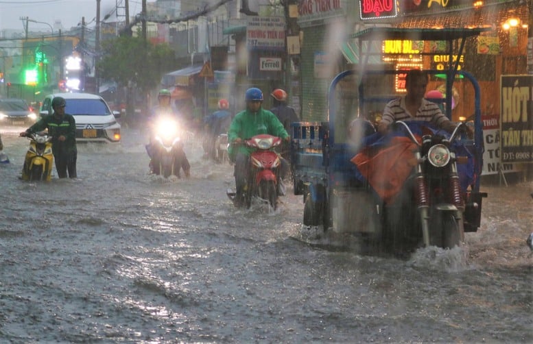 Ứng phó mưa lớn, nguy cơ lũ, ngập lụt từ đêm nay đến ngày 12/7- Ảnh 1.