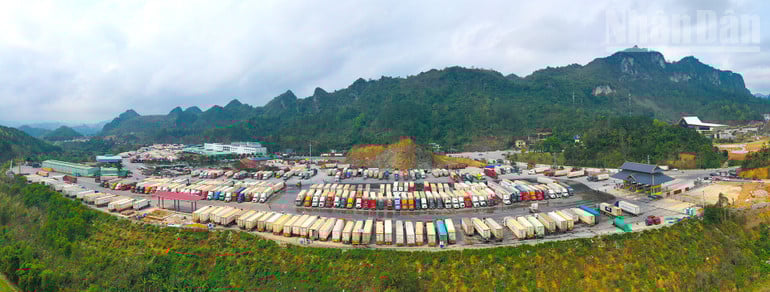 ndo_tr_khu-vuc-kho-ben-bai-cua-cong-ty-co-phan-huu-nghi-xuan-cuong-tai-cua-khau-quoc-te-huu-nghi-tinh-lang-son.jpg
