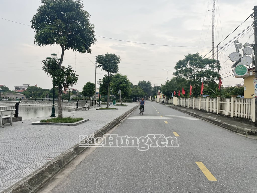 Đường giao thông nông thôn xã Tiên Lữ được đầu tư, nâng cấp trải áp phan