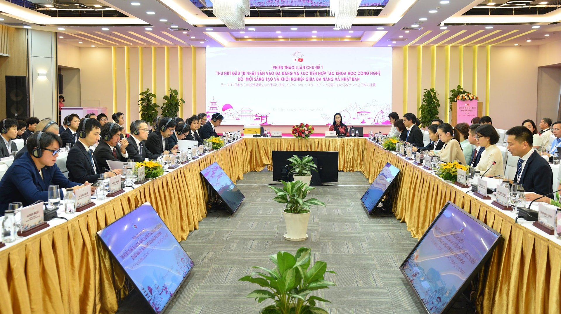 quang-canh-hoi-nghi-dn-nb.jpg