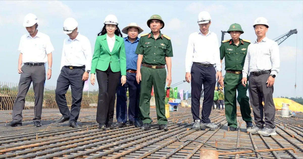 Acelerando el progreso del proyecto de la autopista Cao Lanh-An Huu