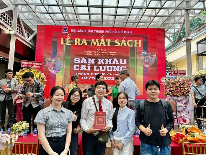 NSND Trọng Phúc, Thanh Hằng xúc động nói về công trình sách "Sân khấu cải lương" - Ảnh 5.