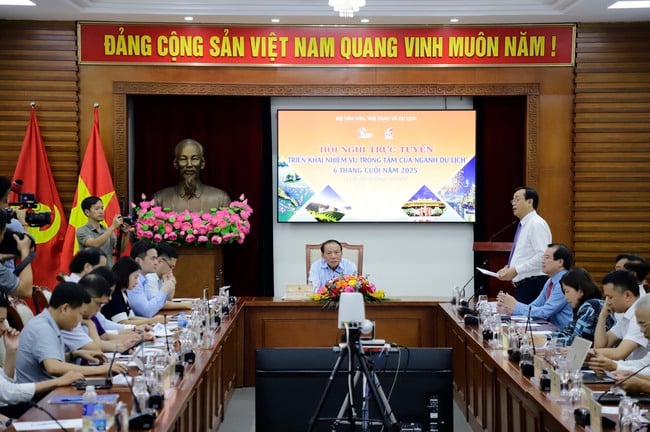 Bộ trưởng Nguyễn Văn Hùng chủ trì Hội nghị triển khai nhiệm vụ trọng tâm của ngành Du lịch 6 tháng cuối năm 2025 - Ảnh 1.