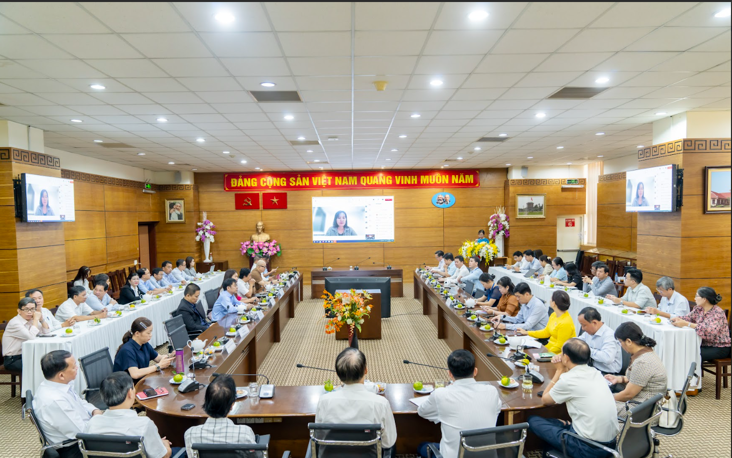 Bộ GD-ĐT: Ba hình thức triển khai khung năng lực số cho học sinh phổ thông  - Ảnh 2.