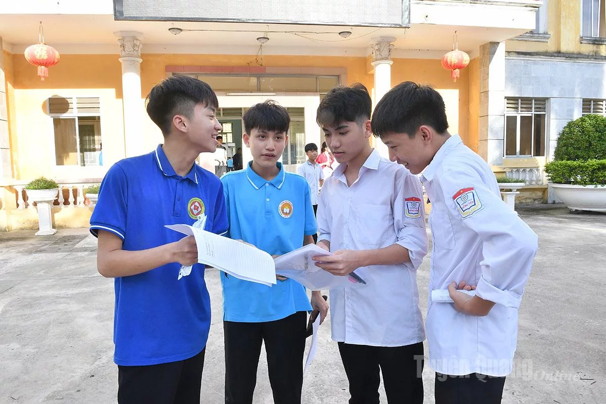 Candidates taking the entrance exam to grade 10 at Tan Trao High School.