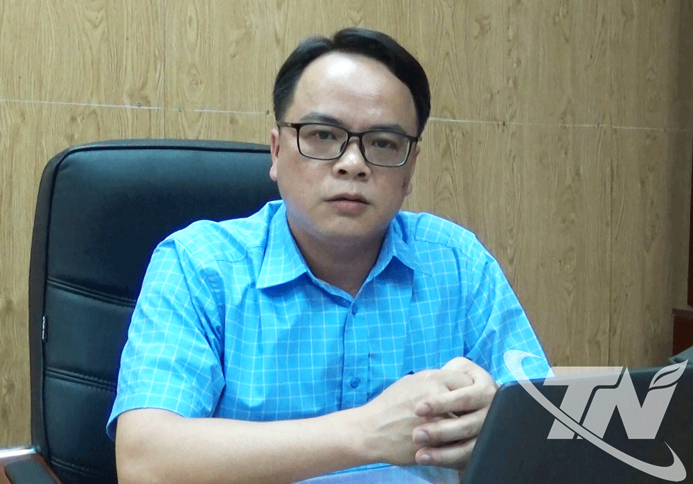 Ông Triệu Thế Khôi, Giám đốc Ban Quản lý VQG Ba Bể trao đổi với phóng viên.