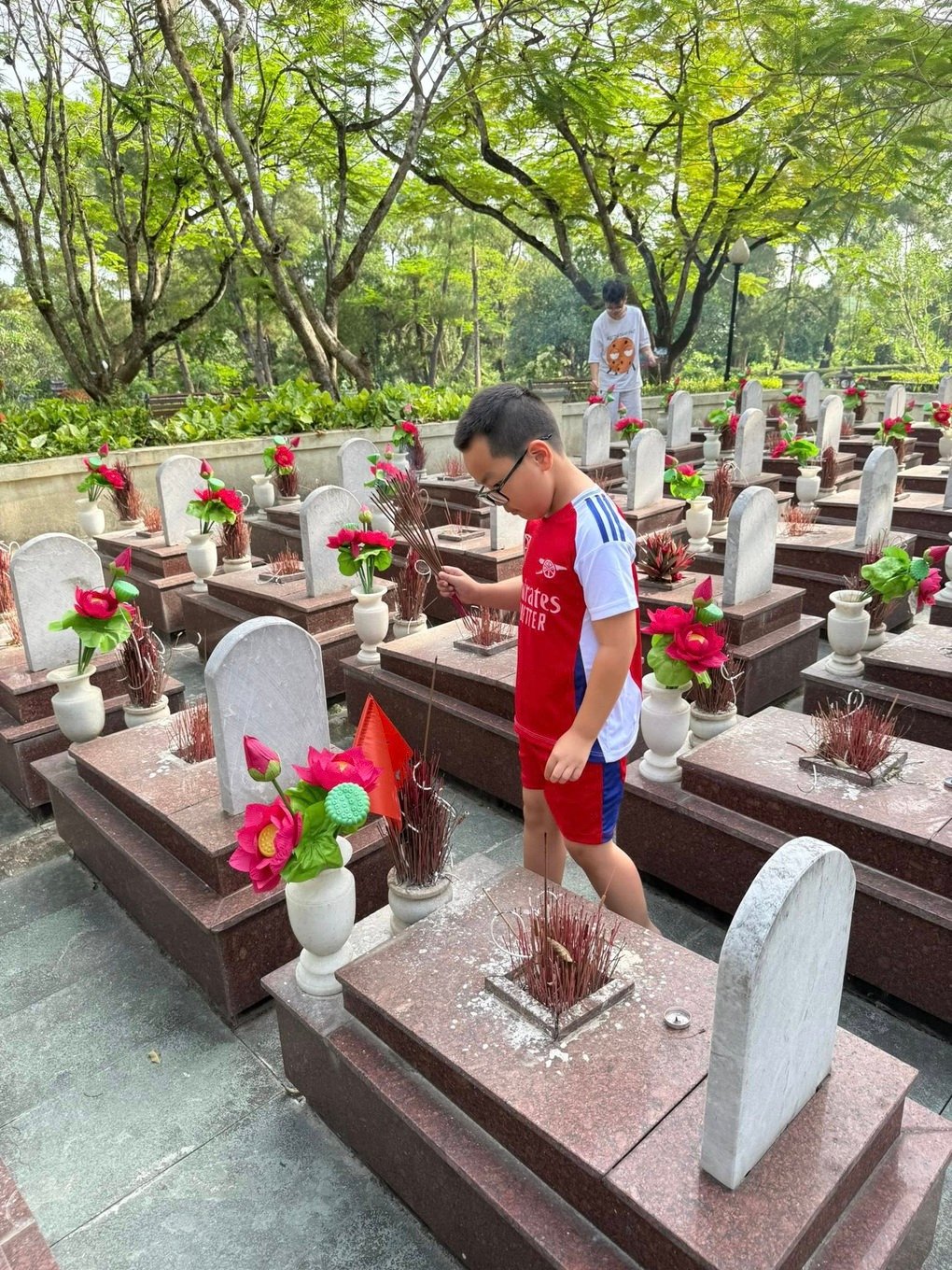 Ông bố 4 con ở Hà nội tự thiết kế trại hè, đưa gia đình xuyên Việt 3.200km - 2